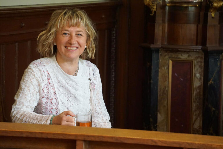 Training Acceptance Commitment Therapy